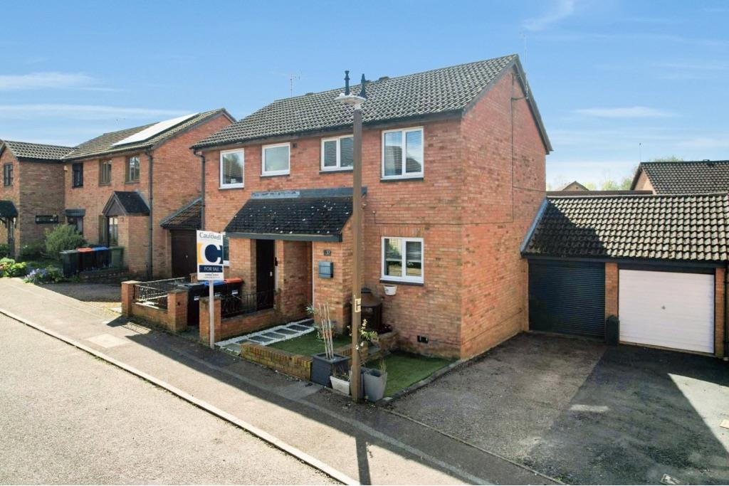 2 bed property in Bingham Close, Milton Keynes